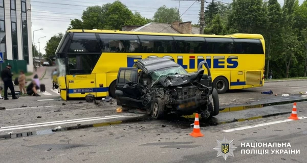 У Борисполі Jeep зіткнувся з пасажирським автобусом, є загиблий та постраждалі