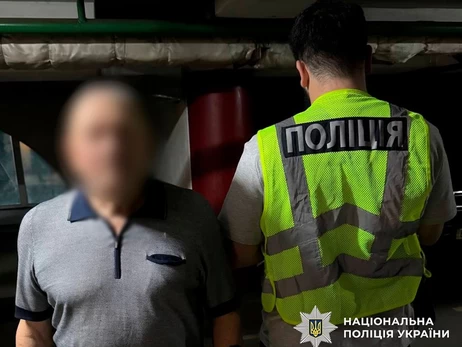 У Києві чоловік тяжко поранив перехожу випадковим пострілом