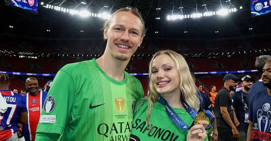 Жена российского игрока ПСЖ Сафонова опровергла, что сделала флаг России из пакетов