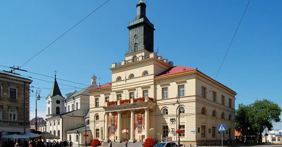 С мэрии Люблина сняли флаг Украины из-за указа Зеленского относительно УПА