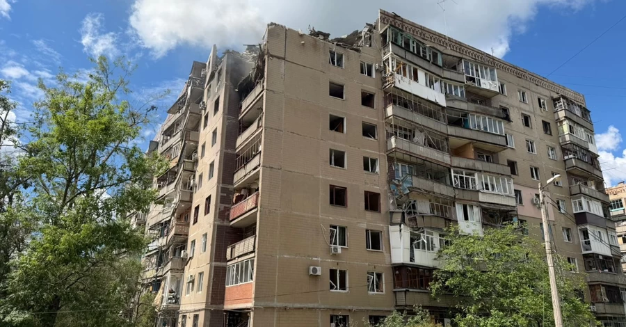 Россияне сбросили три авиабомбы на многоэтажки в Дружковке - есть раненые