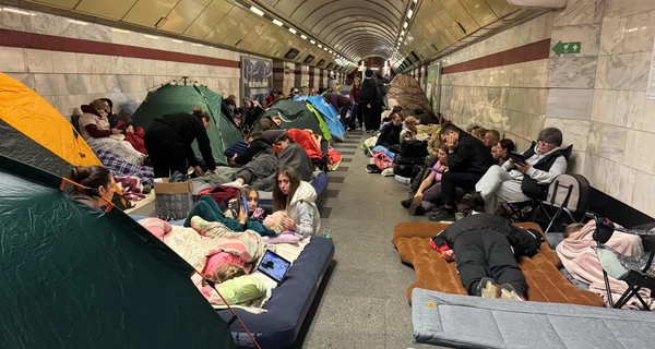 В Threads злятся на владельцев палаток в метро - из-за них другие стоят как в маршрутке