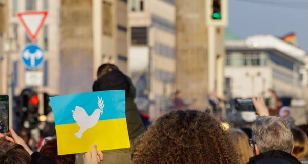 В ЕС размышляют над отменой временной защиты для украинских мужчин призывного возраста, - Euractiv