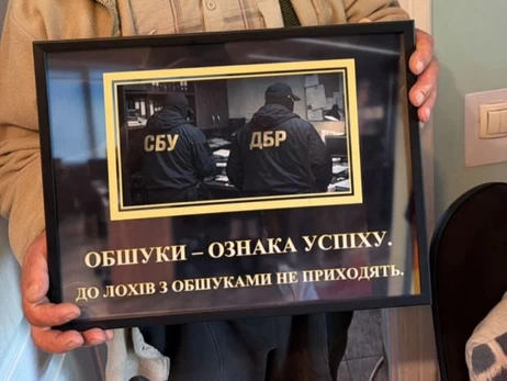 В Украине разоблачили дельцов, подделывавших паспорта под картиной 
