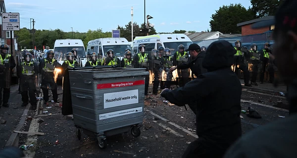 В Великобритании вспыхнули протесты из-за убийства 18-летнего студента