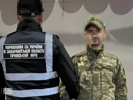 В Закарпатье мужчина продавал боевые гранаты в банках с повидлом - его задержали