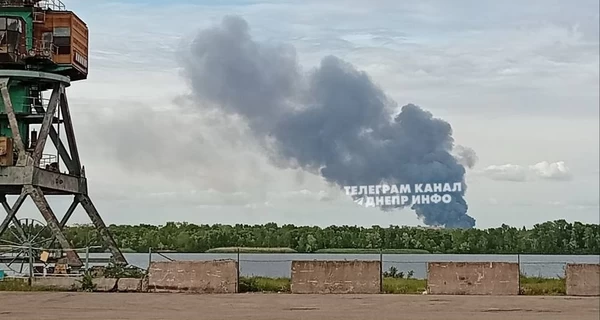 Россияне нанесли удар по складам АТБ в Днепре – над городом вздымается густой дым