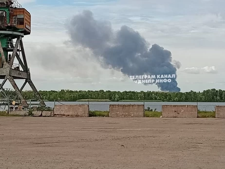 Россияне нанесли удар по складам АТБ в Днепре – над городом вздымается густой дым