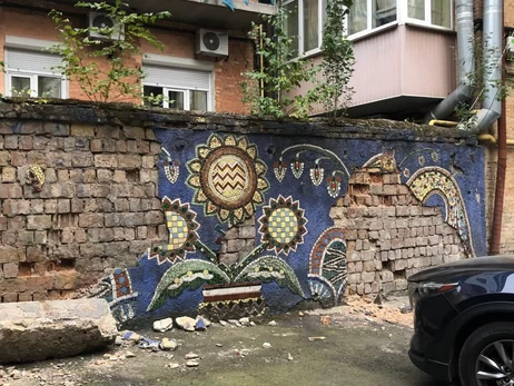 У Києві відновлюють єдину відому в столиці дитячу мозаїку