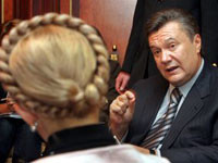 Янукович требует немедленной отставки Тимошенко 