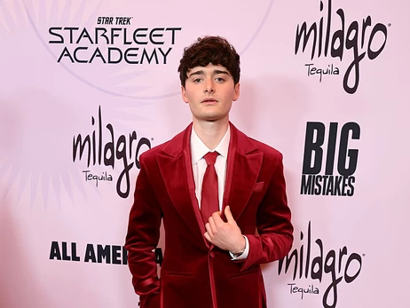 Звезда сериала «Очень странные дела» выбрал для кинопремии костюм украинского бренда