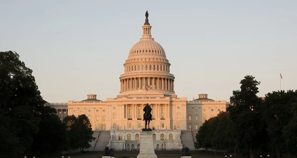 Палата представителей США приняла законопроект о миллиардной помощи Украине и санкциях против РФ