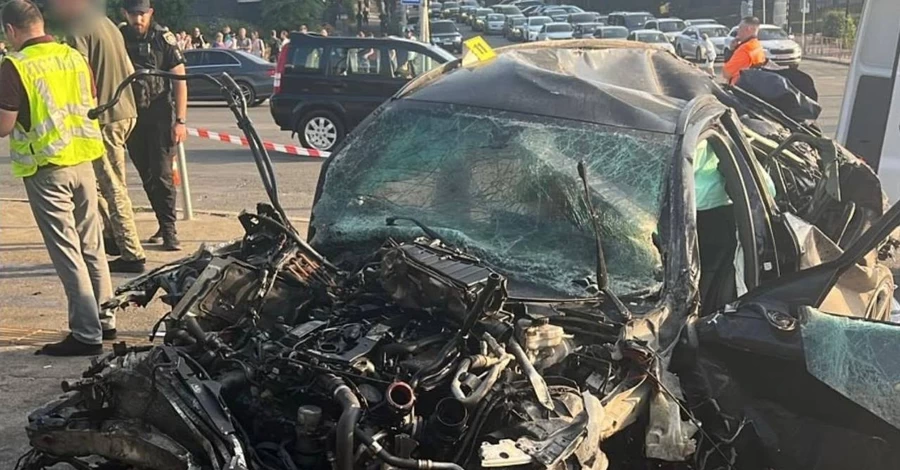 В ДТП на переходе в Киеве погибли двое полицейских, женщина и 12-летний мальчик