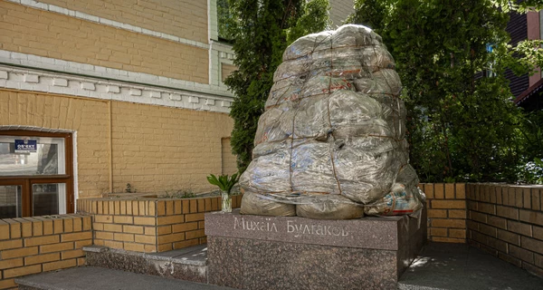 В институте Нацпамяти раскритиковали идею перемещения памятника Булгакову из Киева в Полтаву