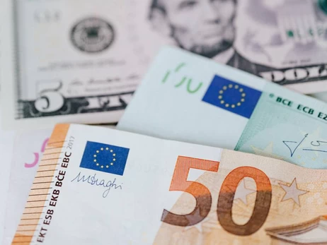 Доллар, подвинься: почему украинцы все чаще покупают евро
