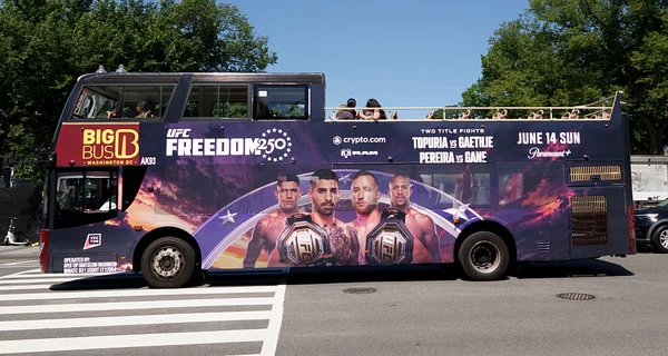 Під час боїв UFC біля Білого дому з'являться моделі у відвертих костюмах у кольорах прапора США