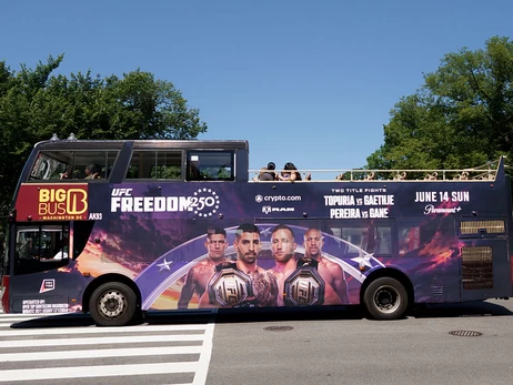 Во время боев UFC у Белого дома появятся модели в откровенных костюмах в цветах флага США