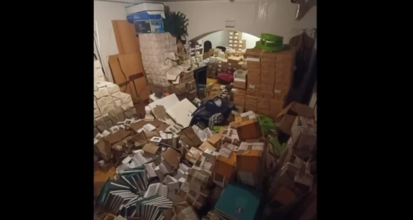 В Киеве из-за прорыва теплотрассы затопило склад издательства «Смолоскип» - многие книги уничтожены