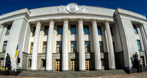Рада приняла закон о повышении зарплат полицейским и спасателям