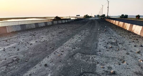 Сили оборони вразили нові мости росіян, які ведуть до Криму