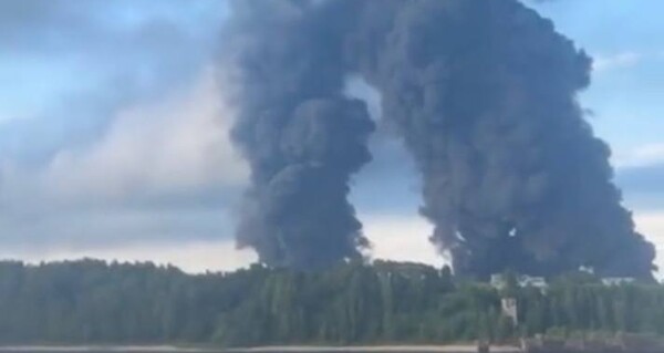 У Росії пролунала серія потужних вибухів - горить хімзавод "Азот"