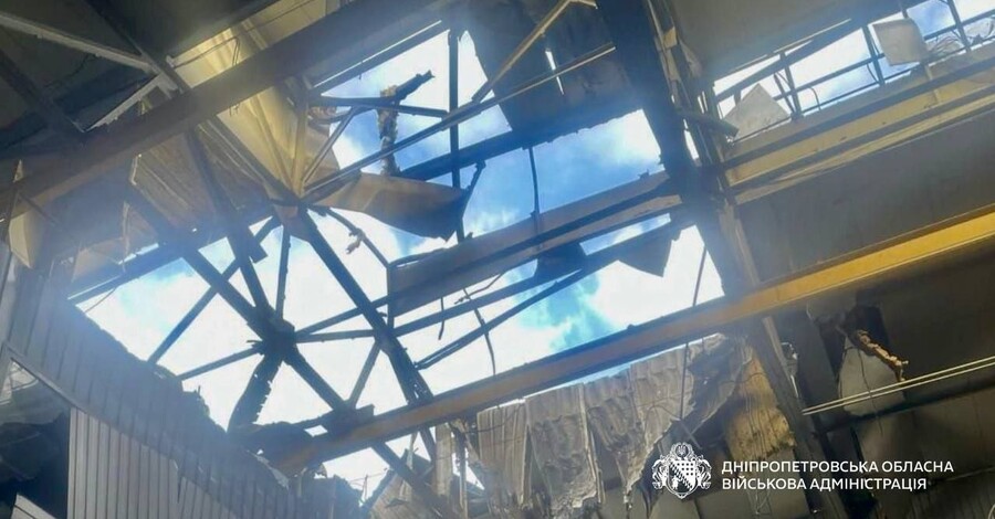 Росіяни вдарили по підприємству в Дніпрі, поранено 7 людей