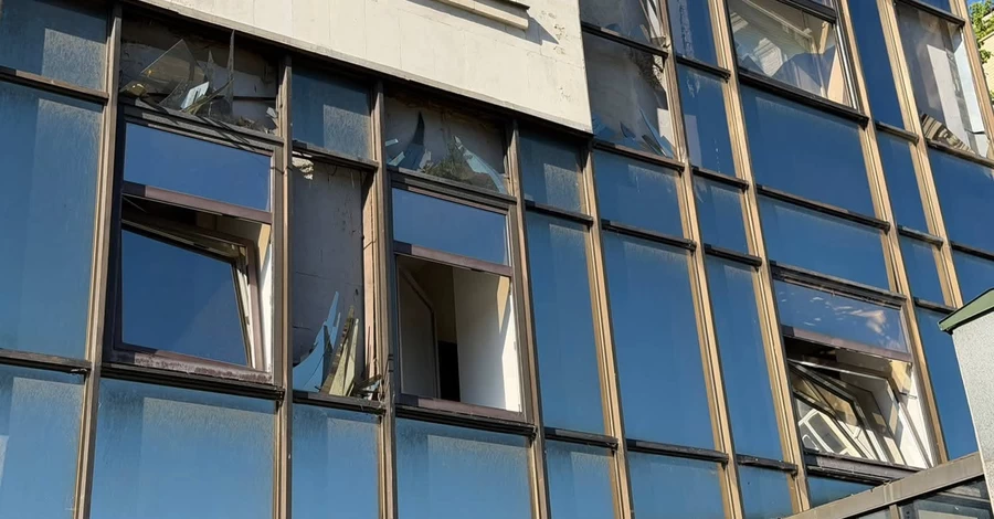 В Киеве из-за российских обстрелов повреждено здание ВАКС и несколько ЖК