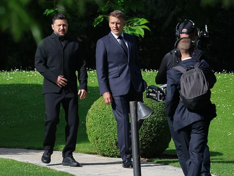 Зеленський прибув до Франції для участі у саміті лідерів G7 та двосторонніх зустрічей (оновлено)