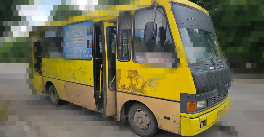 У Херсоні російський дрон вдарив по маршрутці - є загиблий та поранені
