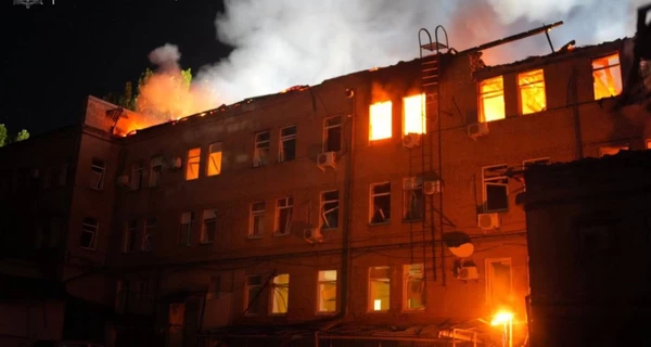 Росияне ночью массированно атаковали Запорожье, ранены 7 человек