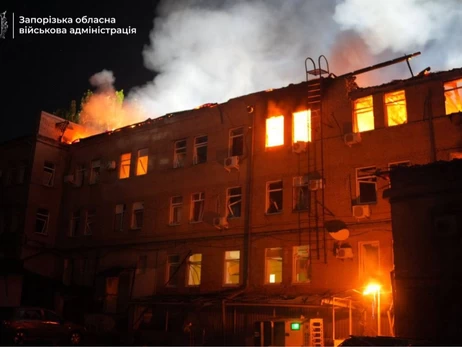 Росияне ночью массированно атаковали Запорожье, ранены 7 человек