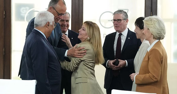 Премьер Италии Мелони рассказала коллегам по G7, что бросила курить