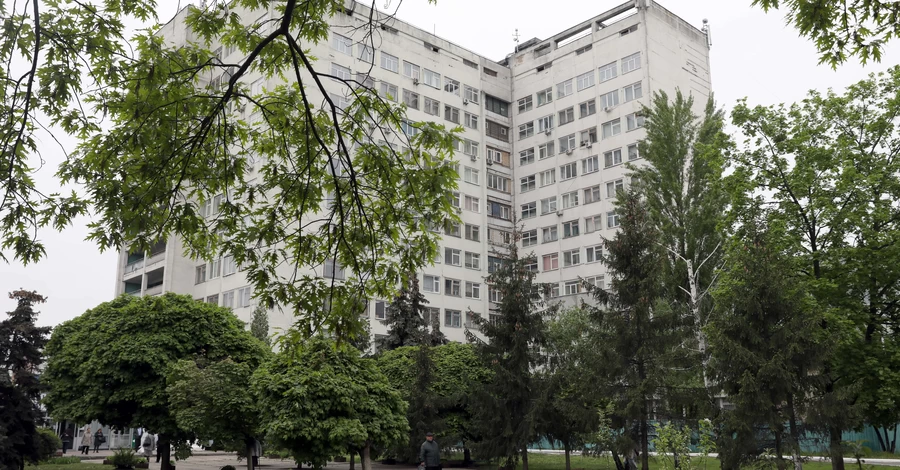 В Киеве уволили директора больницы скорой помощи, в которой умер раненый военный