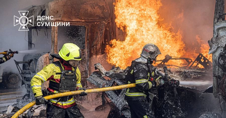 Возле Сум после авиаудара РФ загорелись склады с серосодержащими веществами