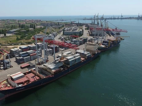 У Чорному морі РФ атакувала іноземні судна, серед моряків є загиблий та поранені