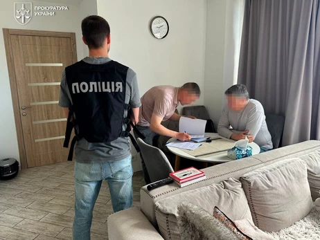 Екс-глава Мінкультури прокоментував підозру через виїзд чоловіків 