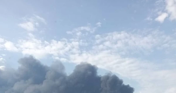 У Криму всю ніч лунали вибухи - горять порти, Керченський міст перекрито