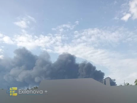 У Криму всю ніч лунали вибухи - горять порти, Керченський міст перекрито