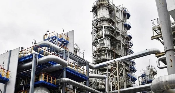 Силы обороны поразили Тюменский НПЗ в России, который в 2500 км от Украины