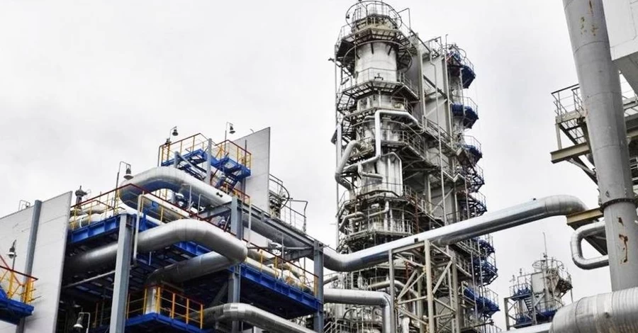 Силы обороны поразили Тюменский НПЗ в России, который в 2500 км от Украины