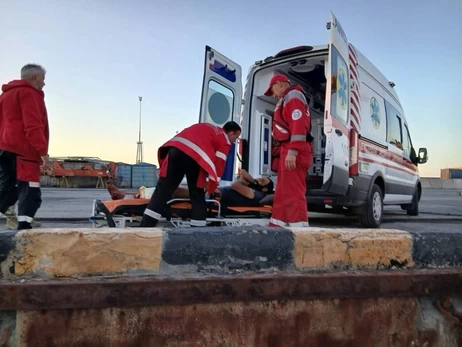 РФ вночі атакувала два цивільні торговельні судна, які прямували до портів України, є жертви