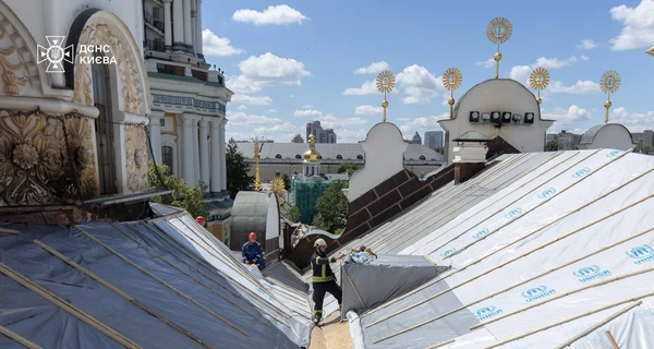 В Киево-Печерской лавре продолжается ликвидация последствий российского обстрела 15 июня