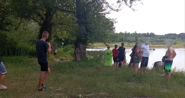 На Закарпатье течение отнесло четырех детей – одного мальчика ищут почти сутки