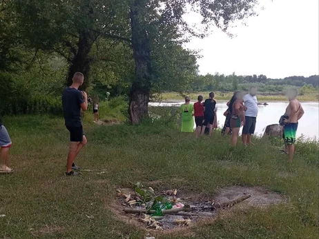 На Закарпатье течение отнесло четырех детей – одного мальчика ищут почти сутки