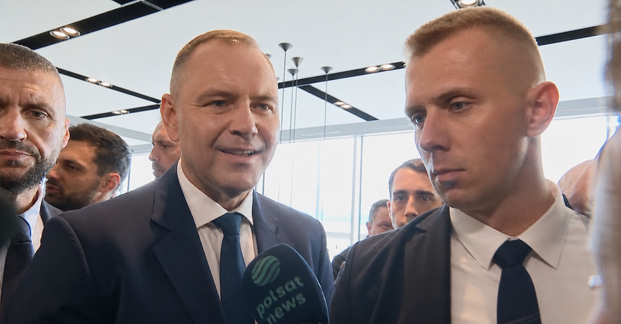 Навроцький спростував, що позбавив Зеленського ордена через майбутні вибори