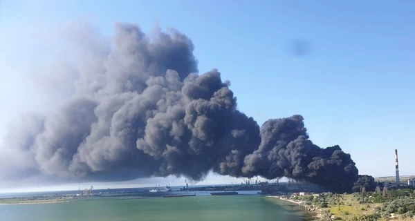 В Крыму после массированной ночной атаки пылают нефтебазы, ТЭЦ и подстанции