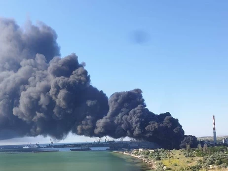 В Крыму после массированной ночной атаки пылают нефтебазы, ТЭЦ и подстанции