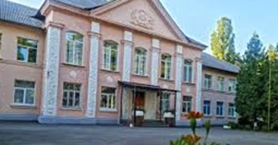 На Тернопольщине начали проверку из-за танца выпускников под русскоязычную песню MONATIK 