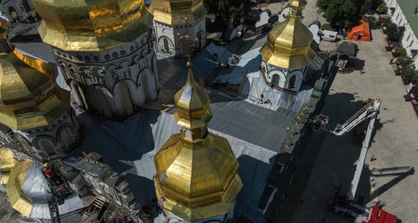 В Киево-Печерской лавре спасатели завершили консервацию крыши Успенского собора