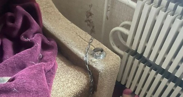 В Каменском мать привязала 7-летнего сына к батарее - продолжается расследование